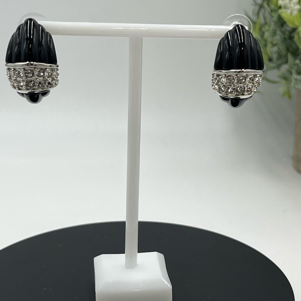 Kenneth Jay Lane Black Carved Resin‎ Demi Hoop Earring with Clear Crystals New